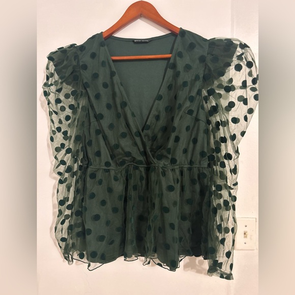 Green polka dot top - Picture 1 of 3